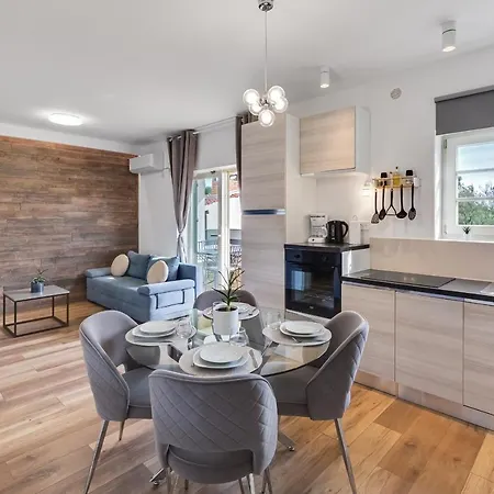 Teona Luxury With Terrace Lägenhet