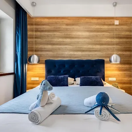 Teona Luxury With Terrace سالي