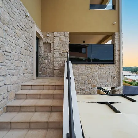 Teona Luxury With Terrace Apartment Sali