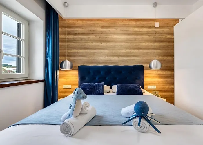 Teona Luxury With Terrace سالي