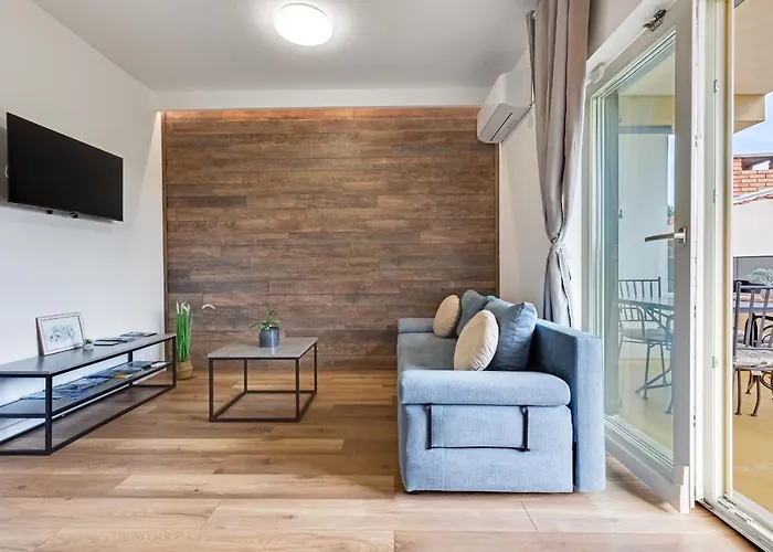 Teona Luxury With Terrace شقة سالي