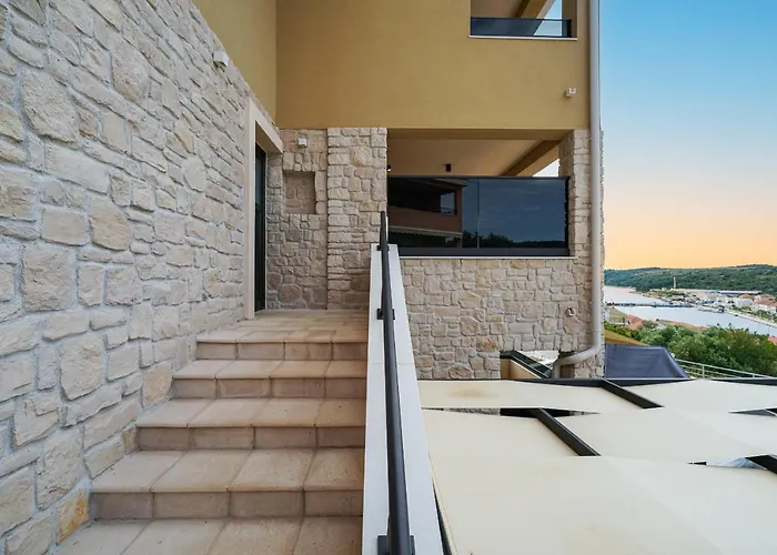 Teona Luxury With Terrace شقة سالي