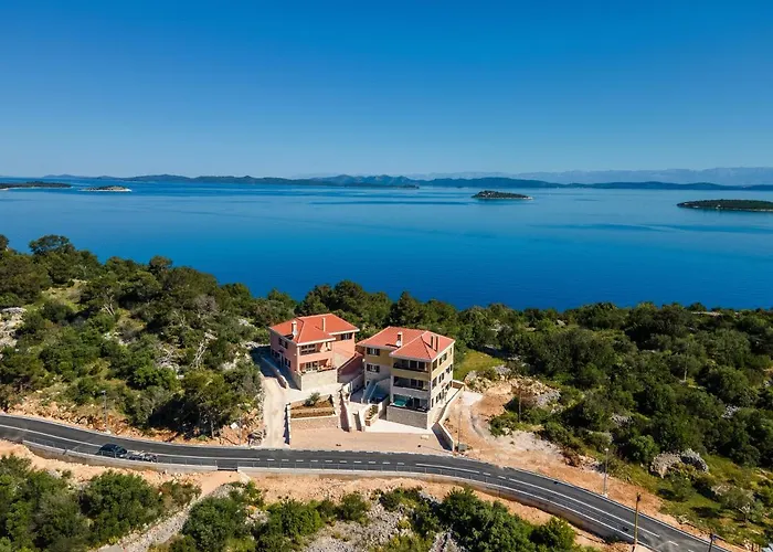 Teona Luxury With Terrace سالي