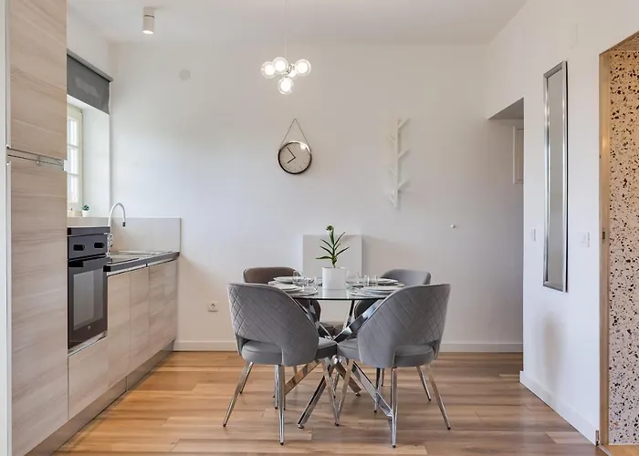 Teona Luxury With Terrace شقة سالي