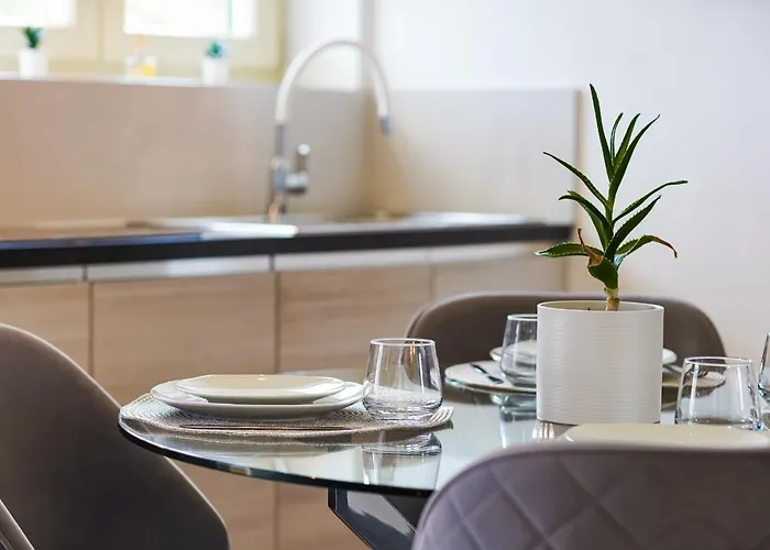 Teona Luxury With Terrace سالي